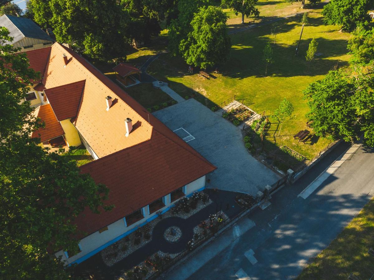 Tolnay Kuria Es Vendeghaz Hotel Nagygorbo Exterior photo